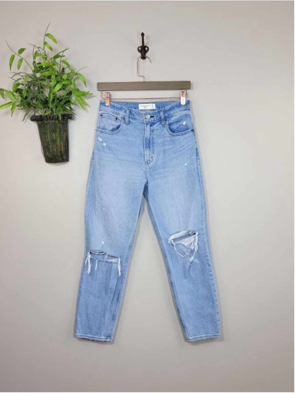 AF 4 Abercrombie & Fitch High Rise Mom Jeans Light Blue Ripped Knees Relaxed 27